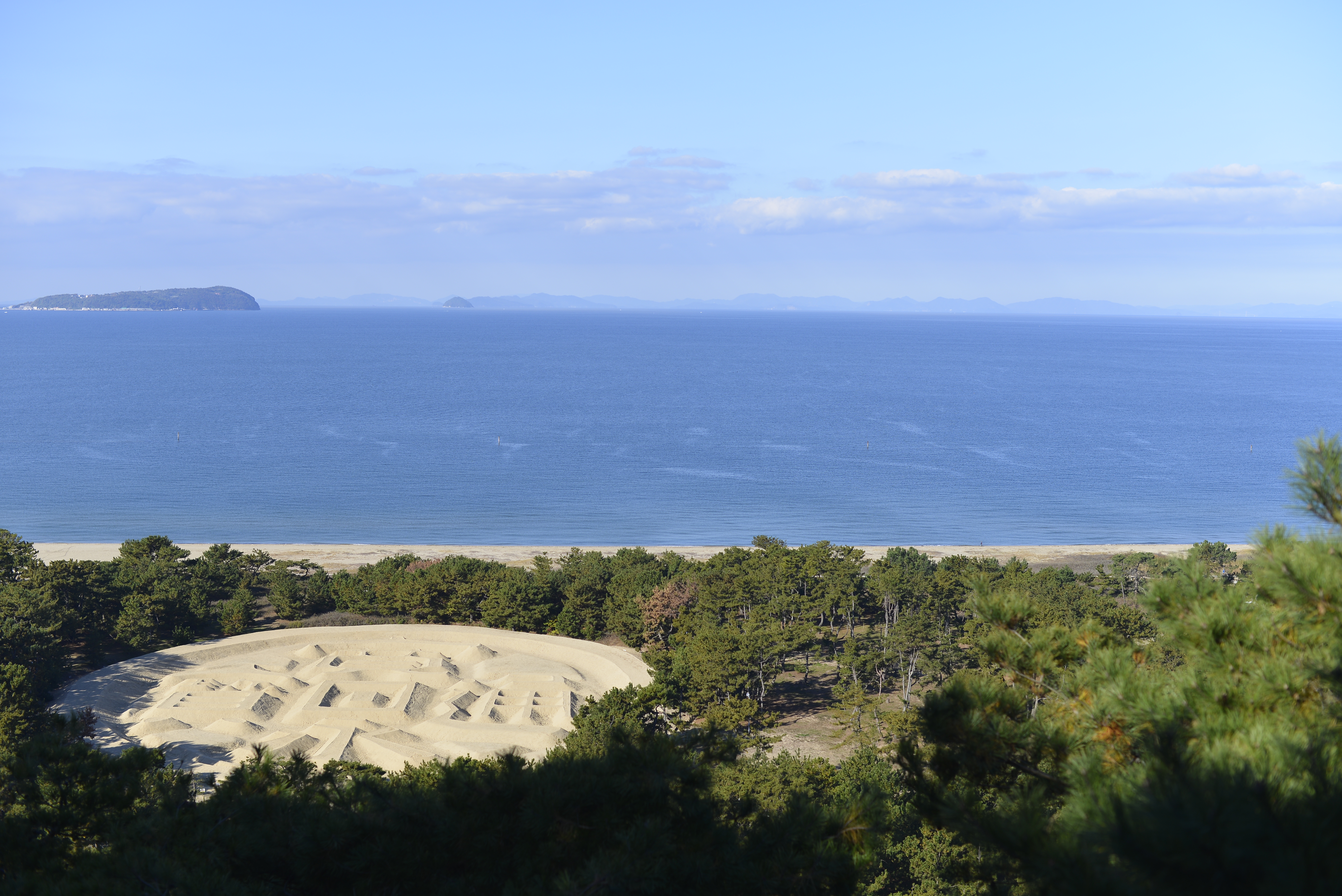 香川のおすすめ写真撮影スポット 銭形砂絵が見ることのできる象ヶ鼻岩銭形展望台 四国カメラ係