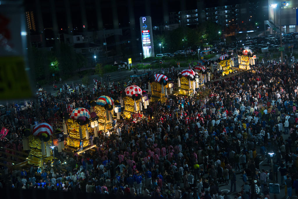 愛媛県おすすめ観光スポット 新居浜太鼓祭り イオンモール新居浜 夜太鼓 明かりに照らされたかきくらべは必見 四国カメラ係